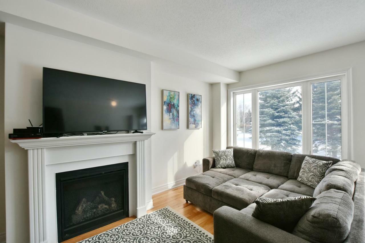 Holiday home New Blue Mountain Village Snowbridge Executive Townhome Sleeps 10 With Outdoor Pool And Shuttle