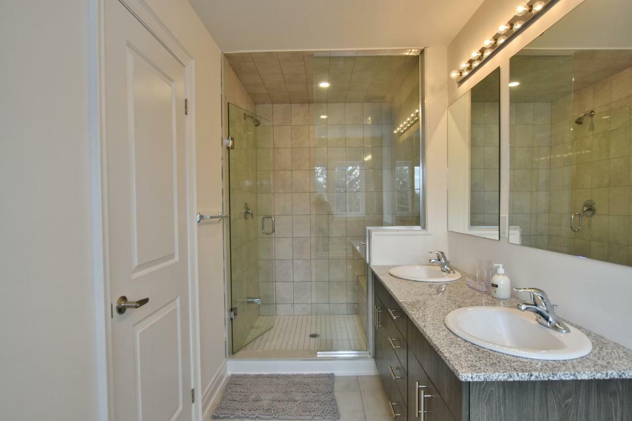 New Blue Mountain Village Snowbridge Executive Townhome Sleeps 10 With Outdoor Pool And Shuttle * Nottawa