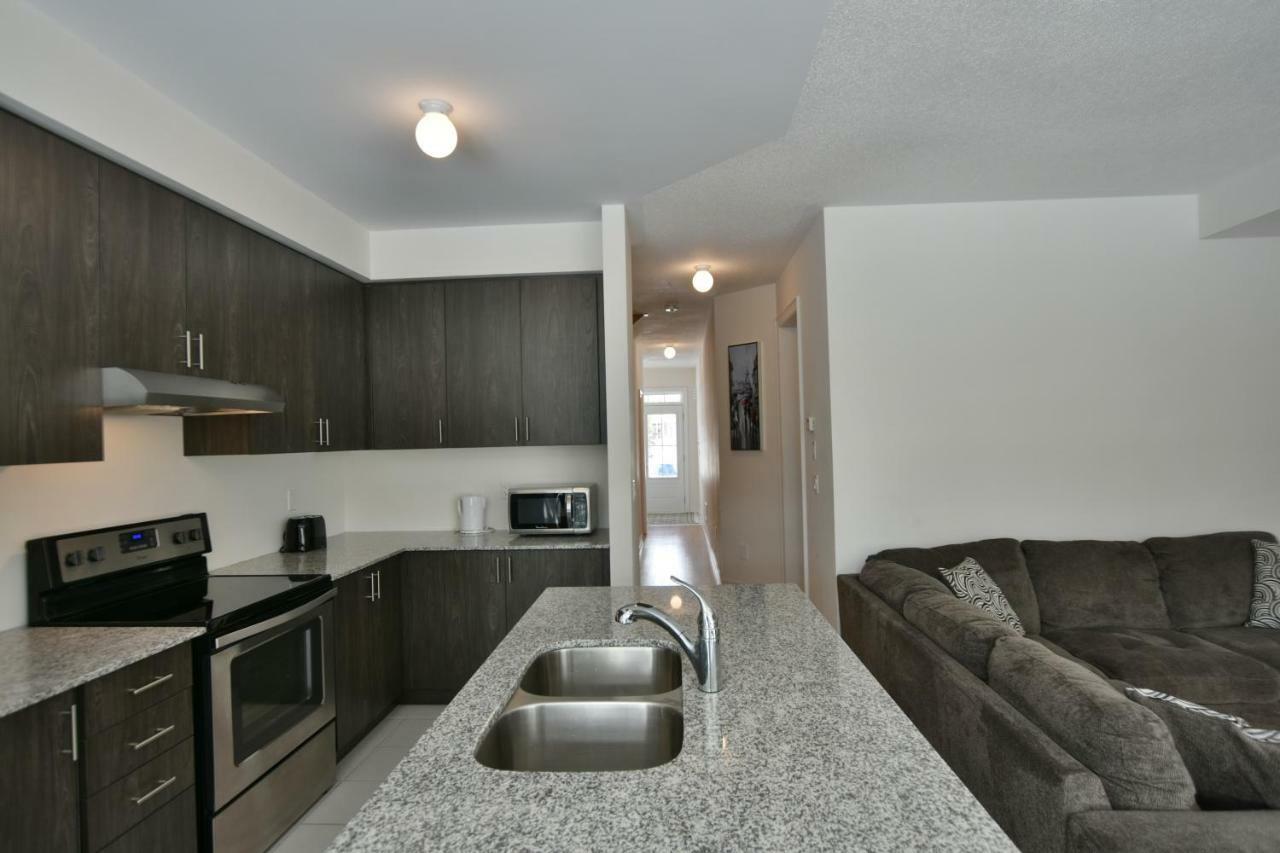 Holiday home New Blue Mountain Village Snowbridge Executive Townhome Sleeps 10 With Outdoor Pool And Shuttle