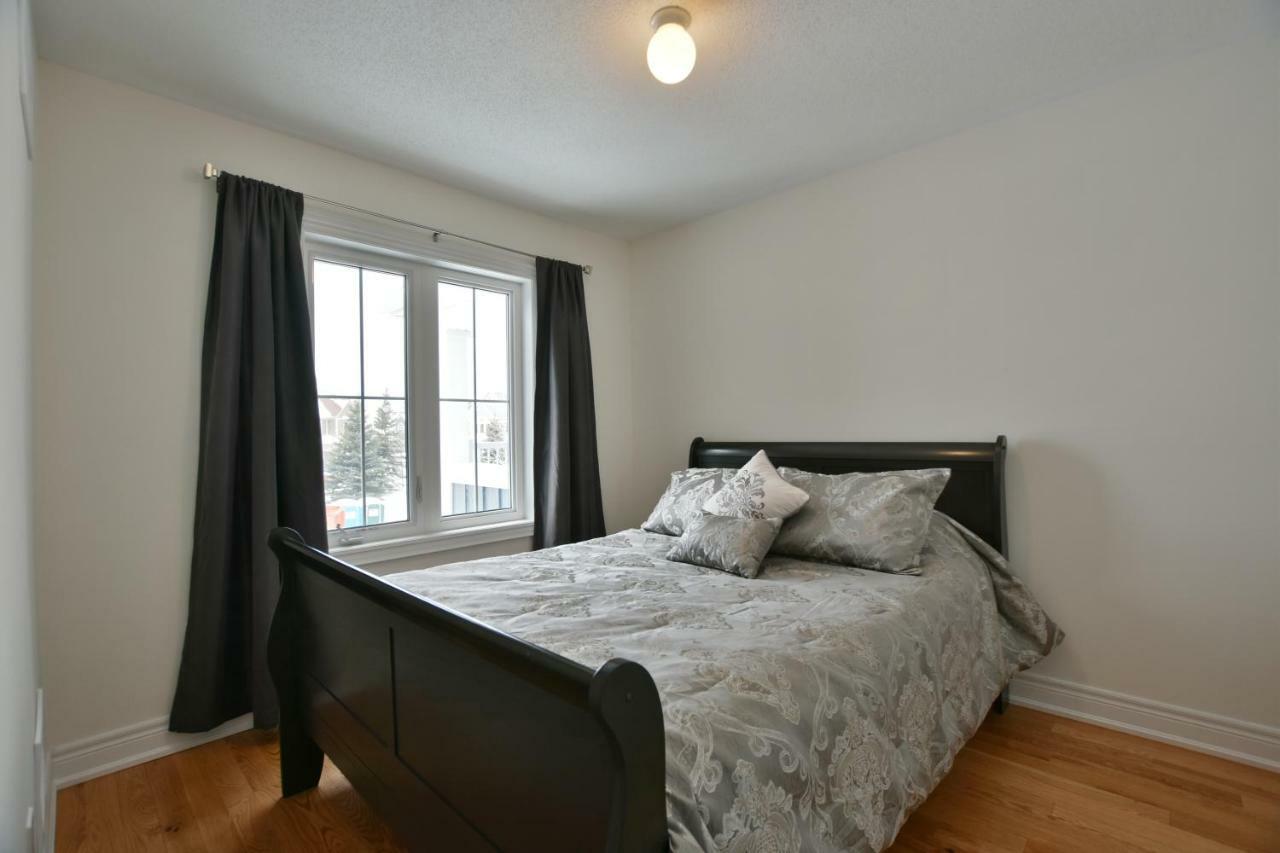 New Blue Mountain Village Snowbridge Executive Townhome Sleeps 10 With Outdoor Pool And Shuttle Holiday home Nottawa