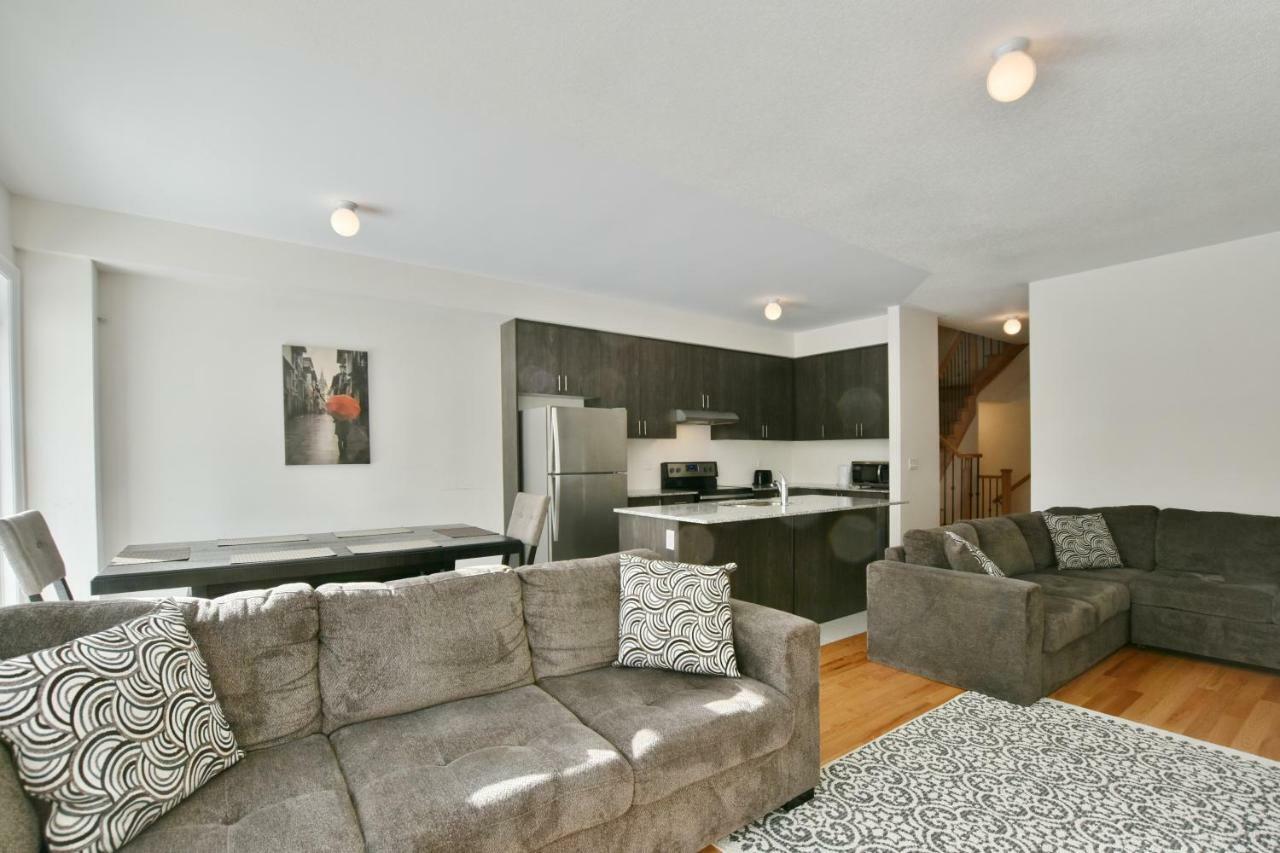 Holiday home New Blue Mountain Village Snowbridge Executive Townhome Sleeps 10 With Outdoor Pool And Shuttle